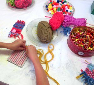 Atelier de création plastique pour les enfants de 6 à 11 ans : Tissage et compagnie!