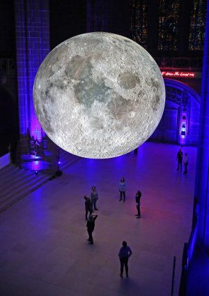 Luke Jerram > Museum of the Moon