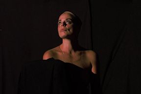 UNjE / Solo performatif en foyer monoparental / La VégaNova