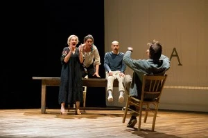 D'AUTRES FAMILLES QUE LA MIENNE - Hippolyte a mal au coeur