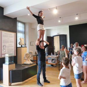 Spectacle cirque-théâtre : "Drôle de visite pour un musée"