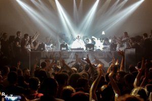 Aphrodite + Le Lutin