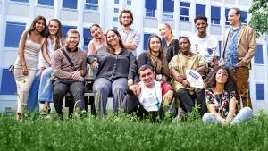 Cinédoc : Le monde est à eux : un an dans une classe de terminale