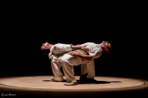 SECRETS • Compagnie de Cirque « eia »