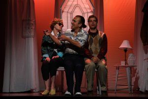 DANS LA FORÊT (LOINTAINE)