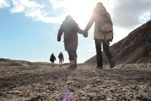 2 expositions/2 lieux: théâtre et médiathèque/ 1 sujet: LES MIGRANTS 