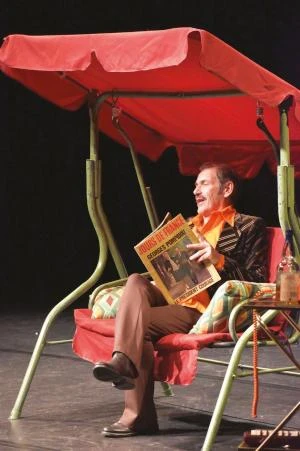 TOUT LE MONDE IL EST ... JEAN YANNE