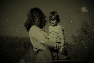 Mère - Amanda Righetti