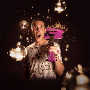 Célestin en concert à la Scène Parisienne pour la sortie de l'album Viens avec Moi