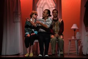 DANS LA FORÊT (LOINTAINE)