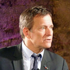 FRANCIS HUSTER se glisse dans la peau d'Albert Camus