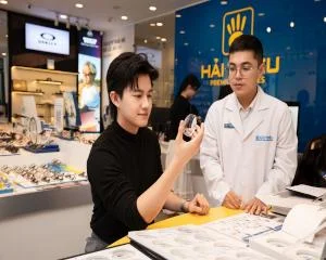 Noi mua mat kinh chinh hang uy tin tai Viet Nam