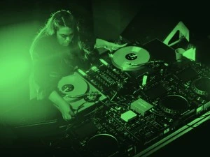 Mariam Rezaei : platines vinyles