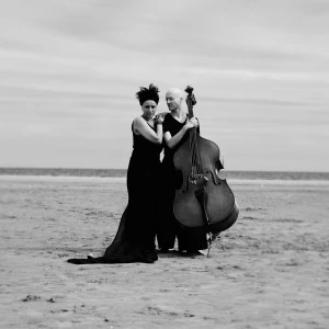 Concert de By The Sket - Sortie d'album